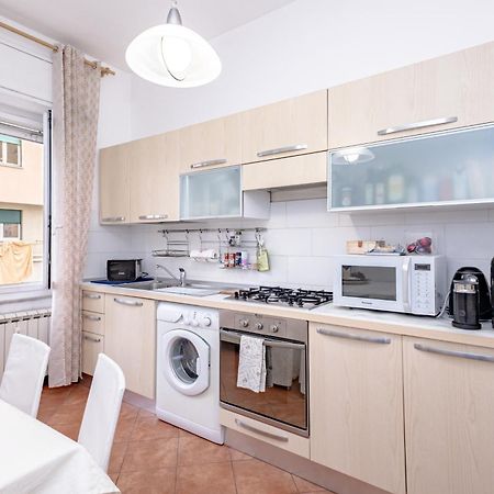 Dolce Casa Di Sve Vicino La Stazione Apartment Genoa Exterior photo